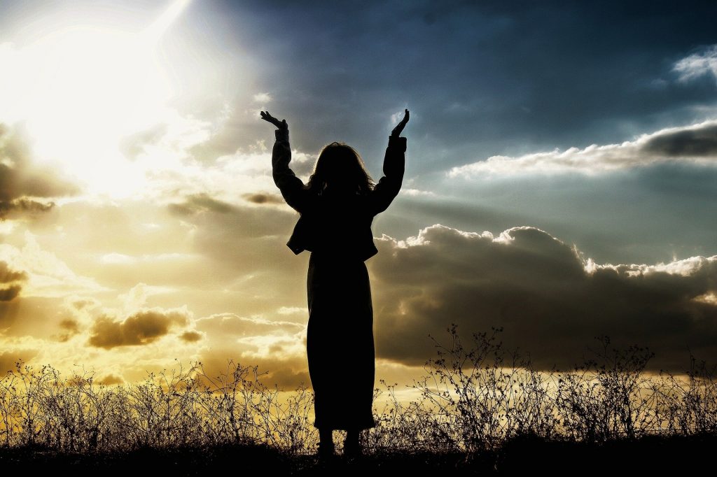 oracion cristiana mirando al cielo